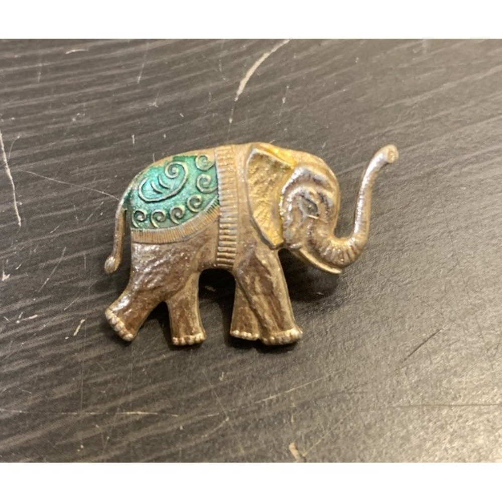 Vintage Elephant Brooch Small Gold Tone w/ Green Color Pin 1" Hong Kong